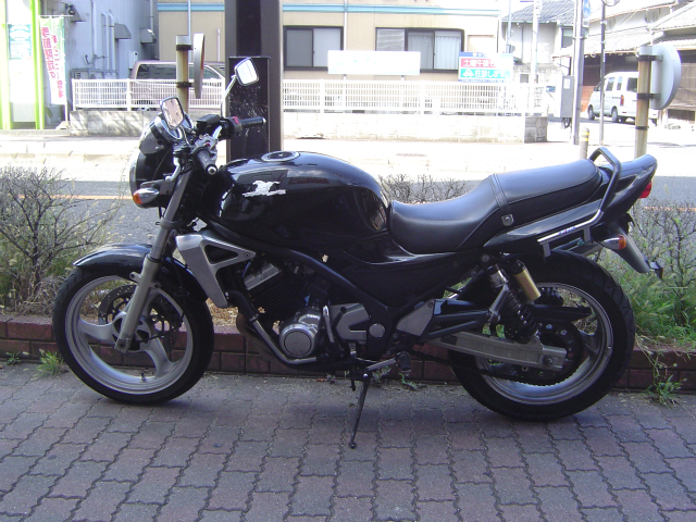 中古車 バリウス